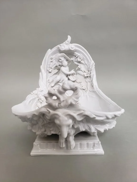 119_Lot_119_Dresden_Volkstedt_(Germany)_porcelain_centerpiece.jpg
