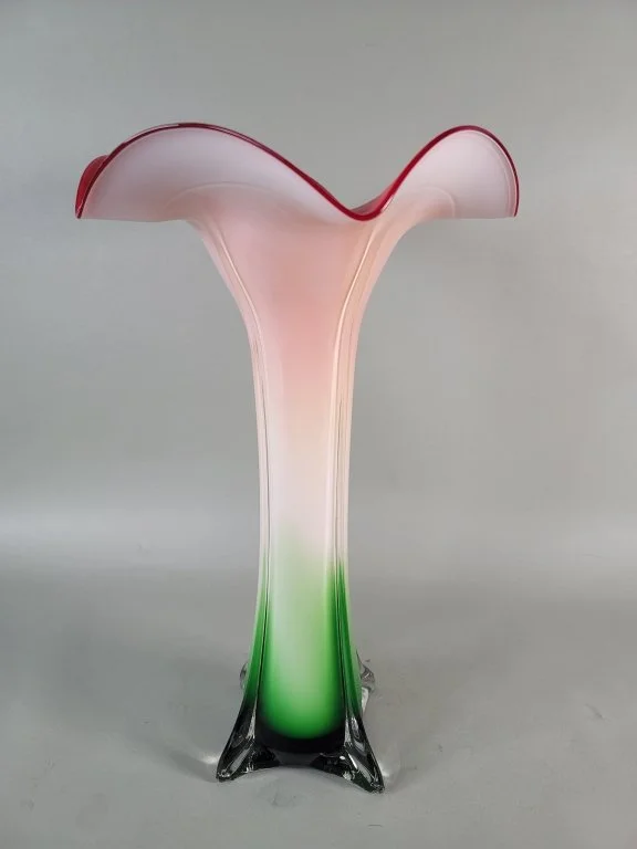172_Lot_381_Hand_blown_studio_art_glass_tulip_trumpet_vase.jpg