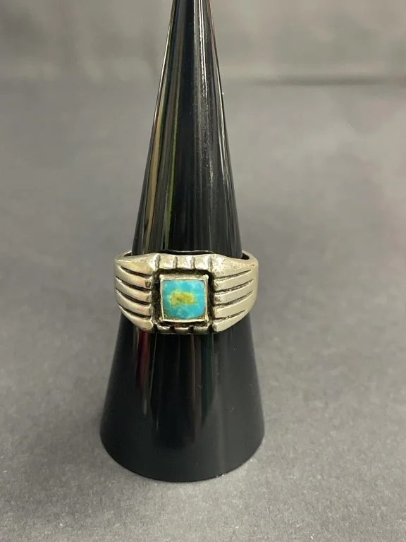 116_Lot_725h_Vintage_sterling_silver_and_turquoise_ring.jpg