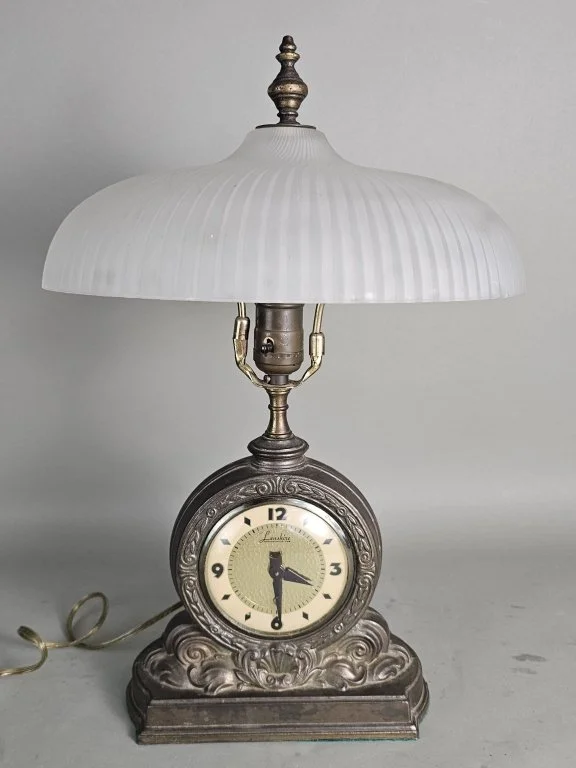 178_Rank_178_Lot_562_Vintage_Lanshire_electric_clock_table_lamp_with.jpg