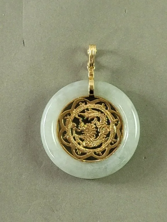 052_Lot_285_14k_gold_and_jade_pendant.jpg