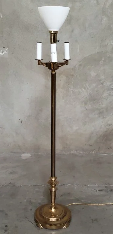 121 - Lot 131 - Vintage brass floor lamp with glass lamp shade.jpg