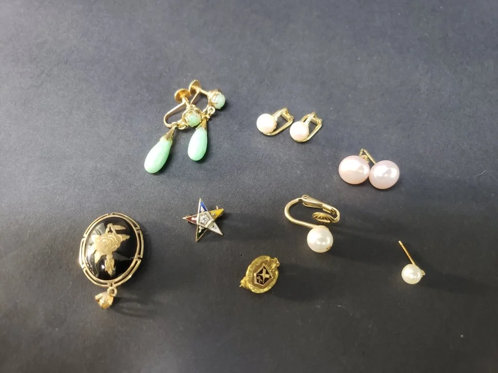 001 - Lot 586 - 14k gold jewelry.jpg