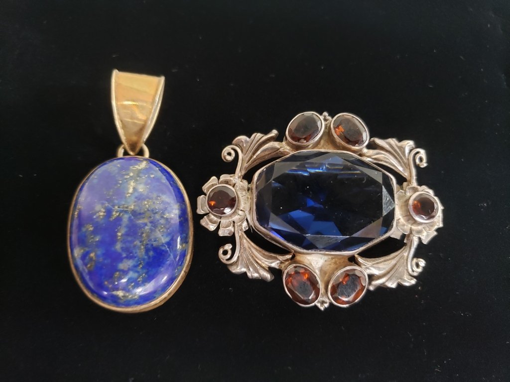 099_Lot_490_Sterling_silver_and_lapis_pendant_and_sterling.jpg