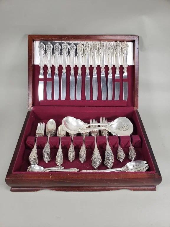002_Lot_263_79-piece_Wallace_sterling_silver_flatware_set.jpg
