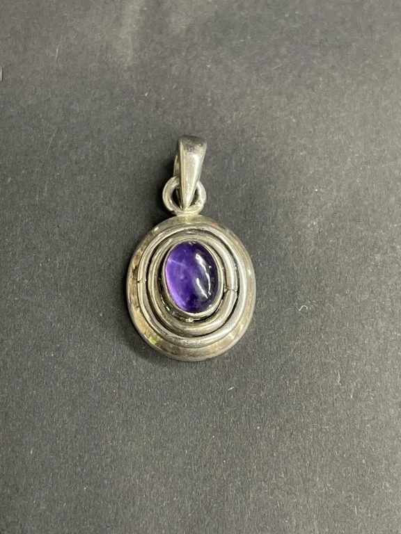 121 - Lot 625h - Vintage sterling silver and amethyst pendant.jpg