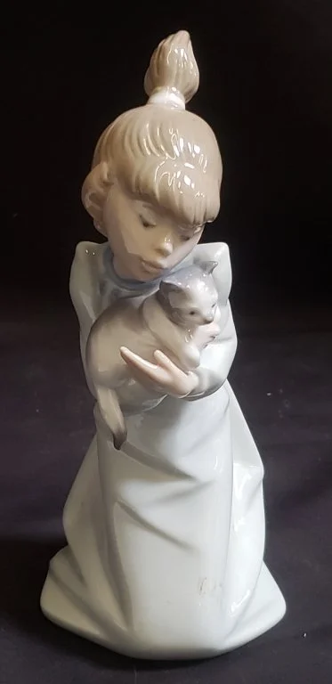 136 - Lot 87 - Lladro Buenas Noches Gatito porcelain figurine.jpg