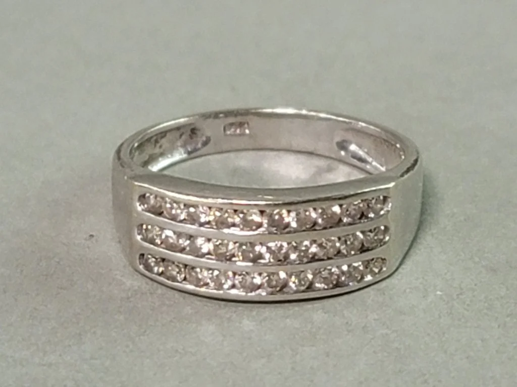 064_Lot_284_14k_gold_and_diamond_ring.jpg