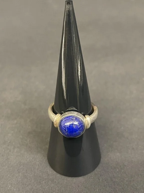 086 - Lot 600h - Vintage sterling silver and lapis ring.jpg