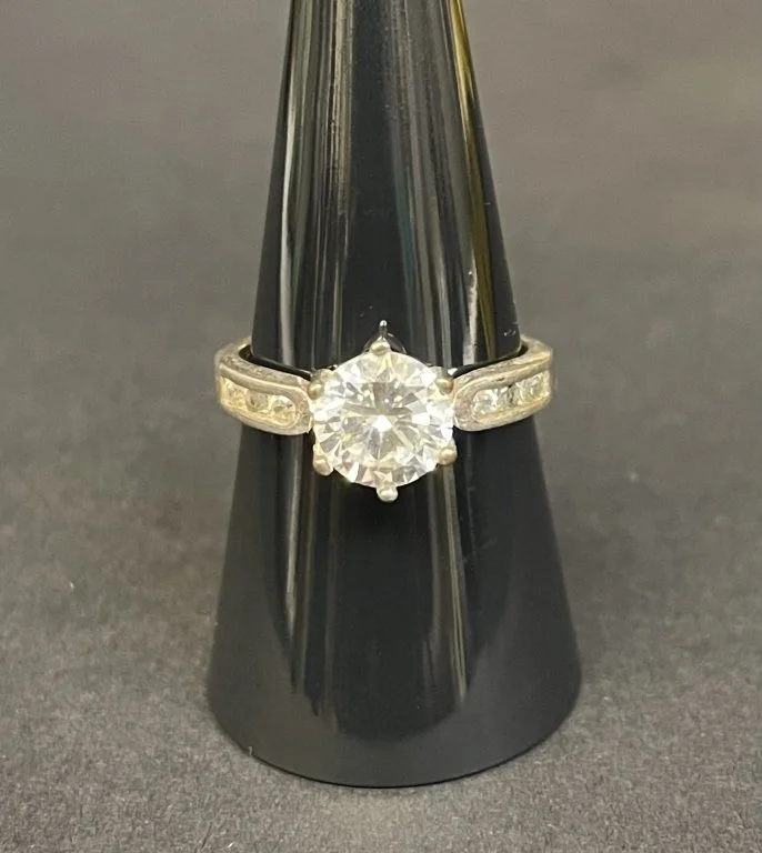 095 - Lot 468h - Vintage sterling silver and cubic zirconia ring.jpg