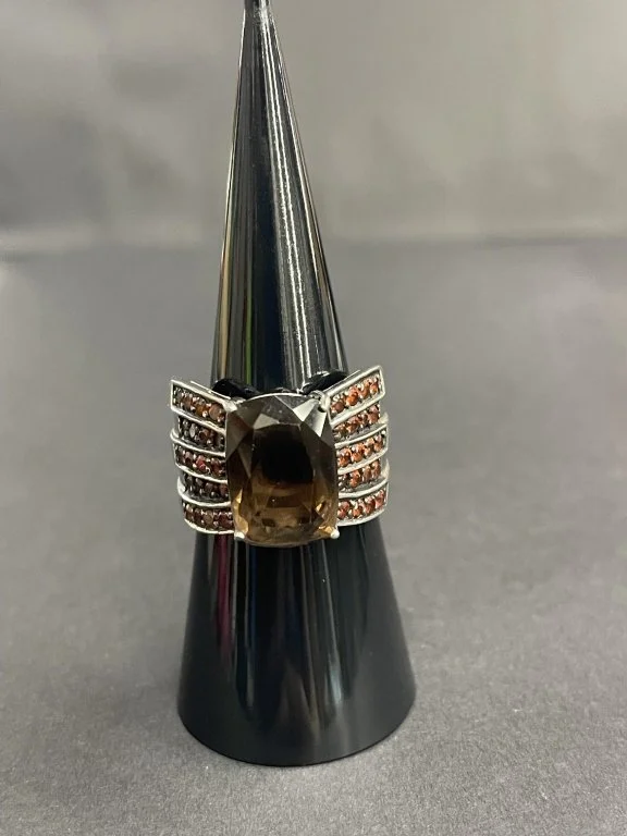 124_Lot_515h_Sterling_silver_ring_with_smoky_quartz_and_garnet.jpg