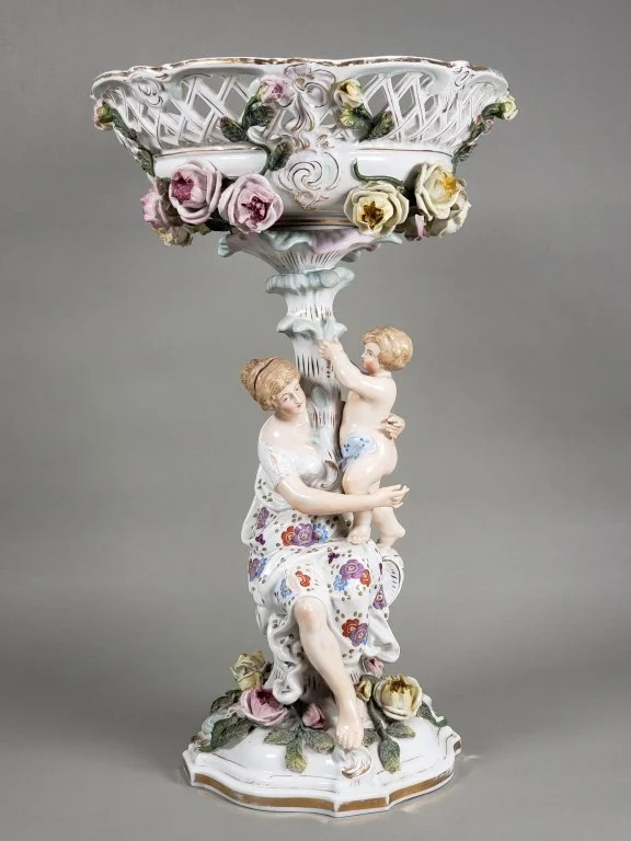 005_Lot_263_Antique_Meissen_porcelain_figurial_center_piece.jpg