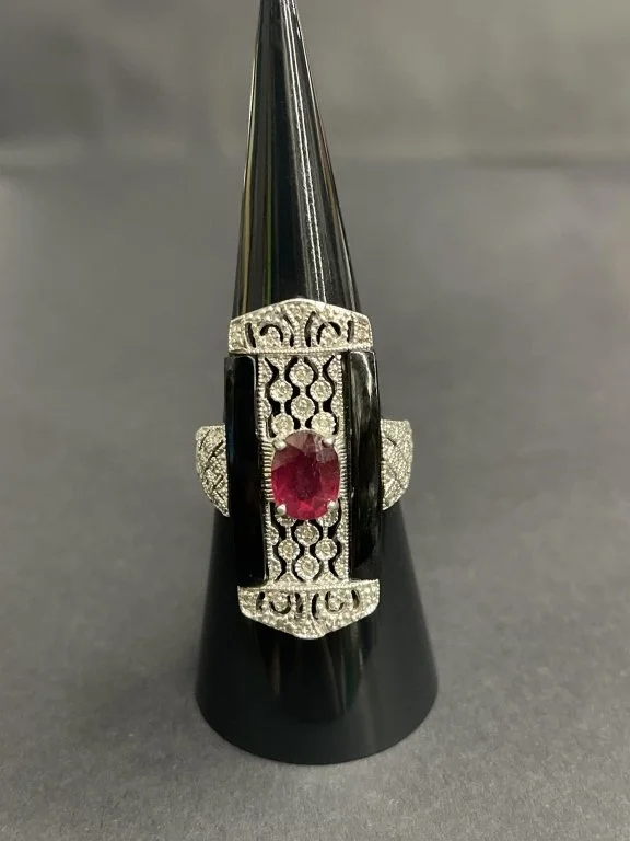 009_Lot_550h_Vintage_sterling_silver_ring_with_ruby_black.jpg