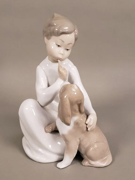 114_Lot_657_Lladro_porcelain_figurine.jpg