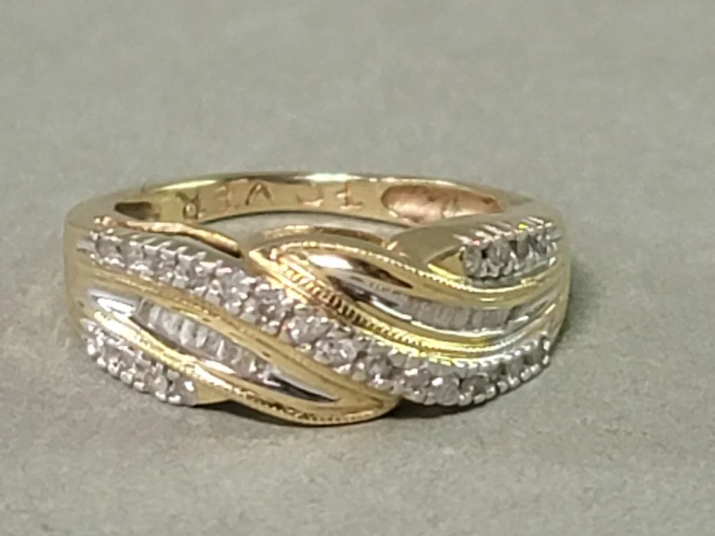 065_Lot_288_14k_gold_and_diamond_ring.jpg