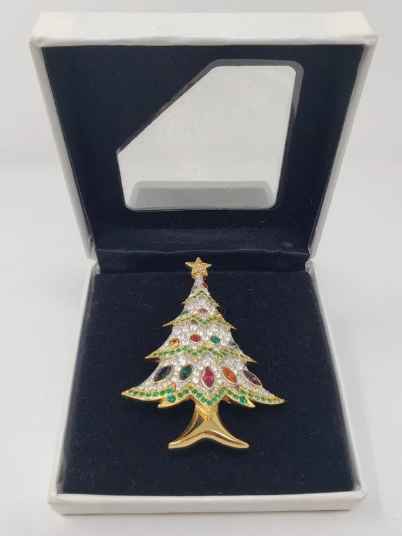 148_Lot_119_Vintage_signed_Swarovski_crystal_Christmas_tree.jpg
