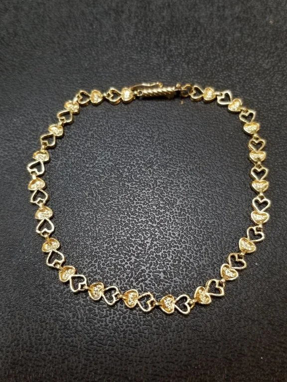 037_Lot_162_Vintage_14k_yellow_gold_textured_heart_link.jpg