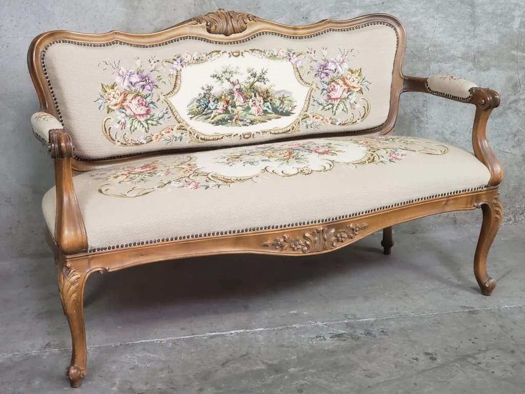 198 - Lot 189 - Louis XV-style carved wood bench with.jpg