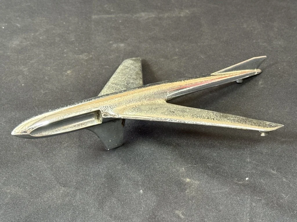 066_Lot_418h_Vintage_1950's_Mercury_jet_plane_hood_ornament.jpg