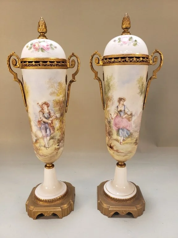057_Lot_296_Pair_of_antique_handpainted_porcelain_urns.jpg