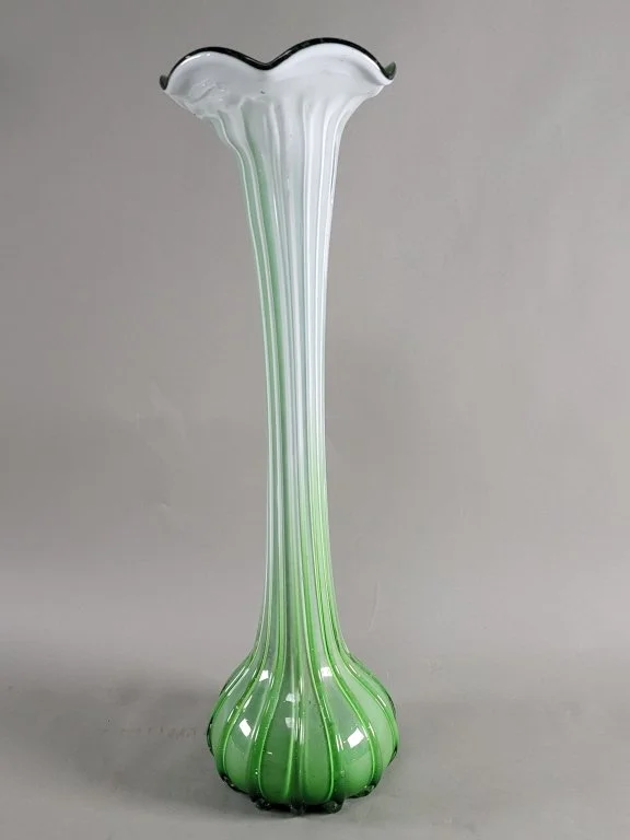 079_Lot_512_Vintage_calla_lily_trumpet_hand_blown_glass_vase.jpg