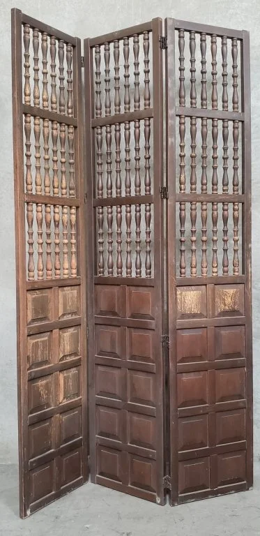 059_Lot_112_Mid-century_modern_walnut_3-panel_divider_screen.jpg
