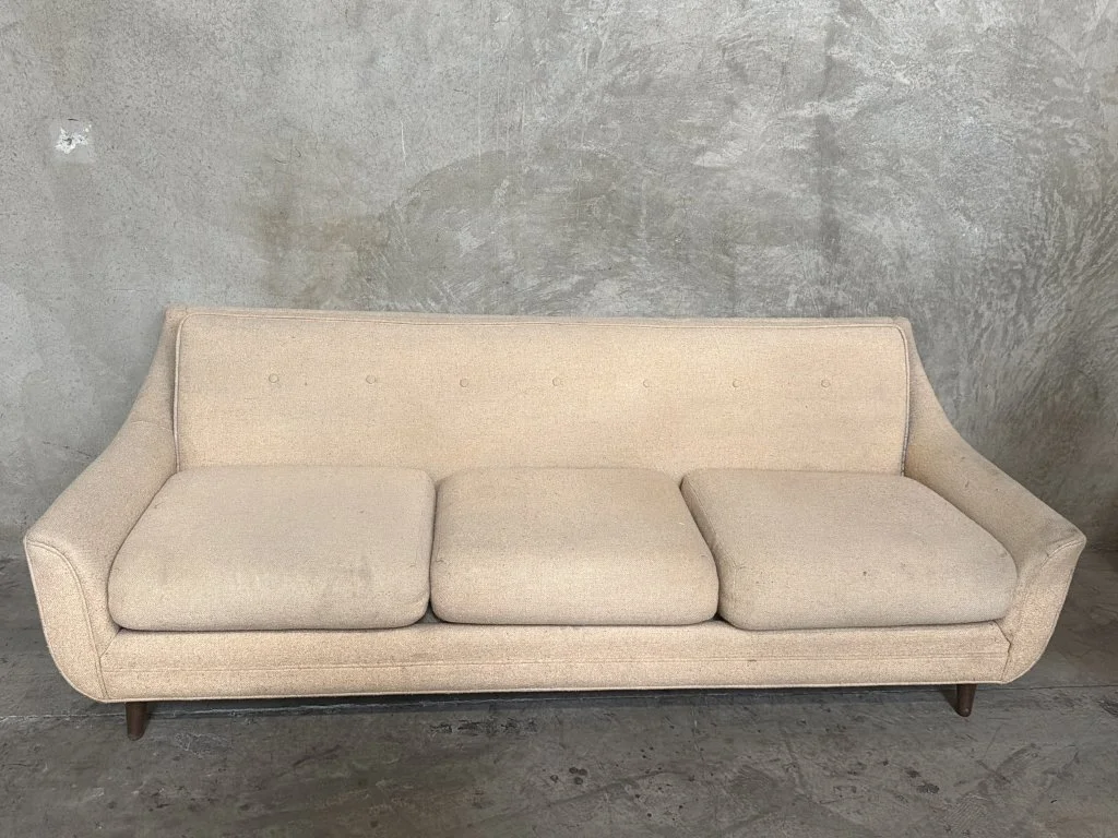 195_Lot_94_Mid_century_modern_upholstery_sofa.jpg