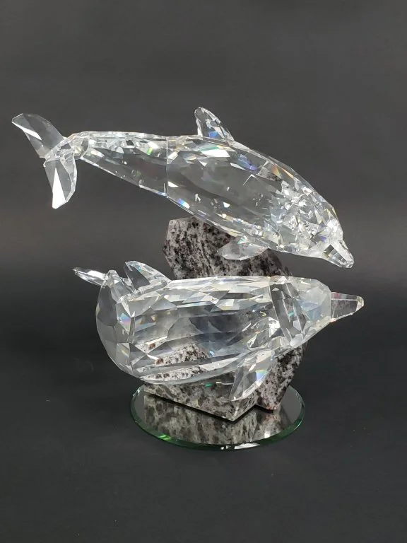 082_Lot_47_Swarovski_Soulmates_Dolphins_crystal_figurine.jpg
