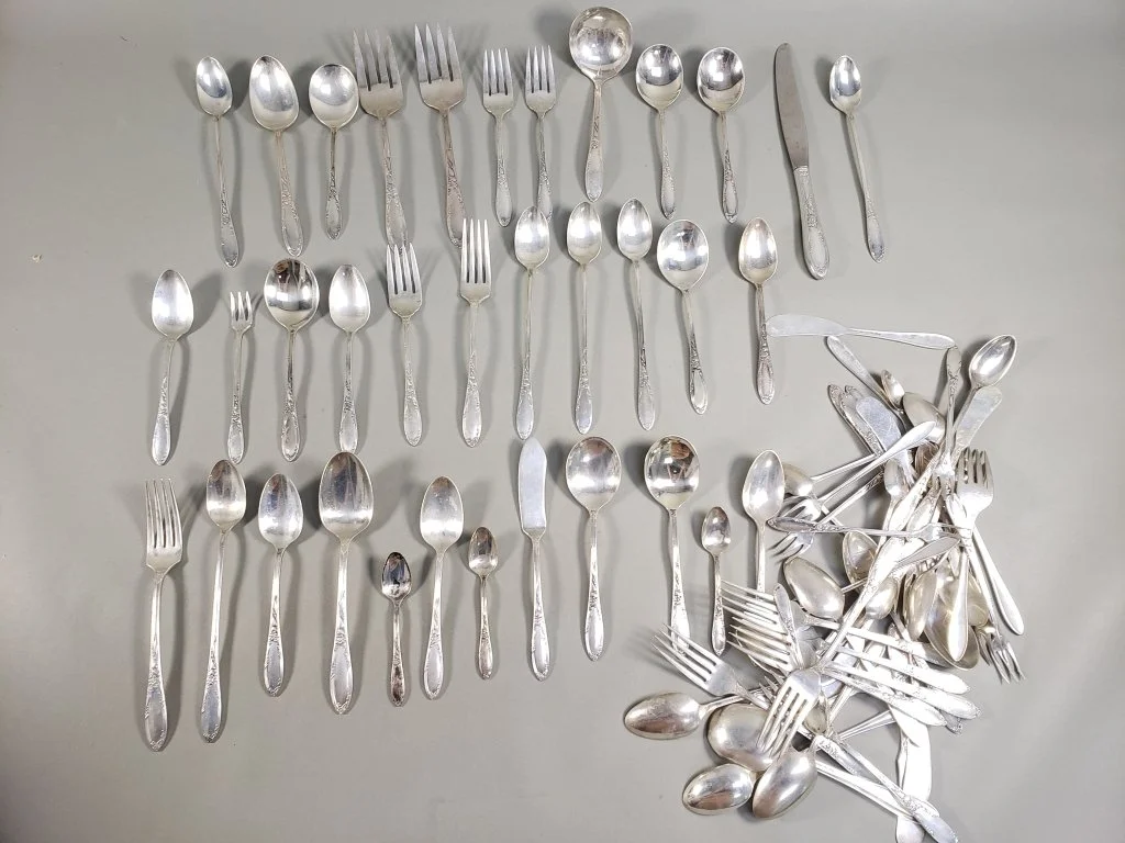 003_Lot_309_Oneida_sterling_silver_flatware_set.jpg