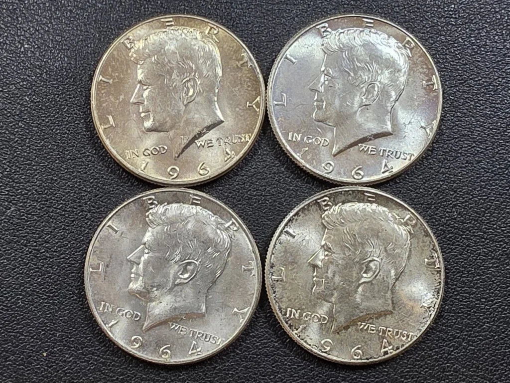099 - Lot 553 - 4 1964 Kennedy silver half dollar coin