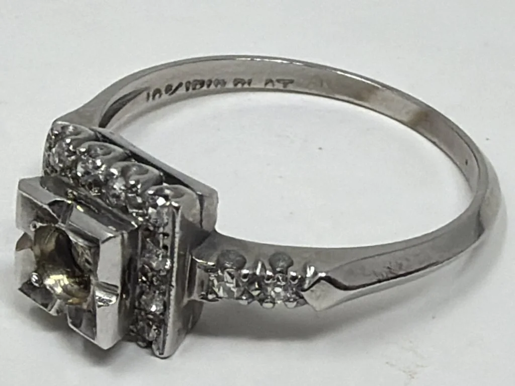 030_Lot_278_10_IRID_plat_ring_with_diamonds.jpg