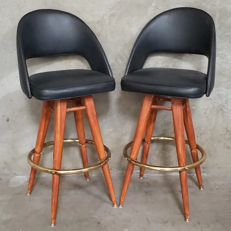 163_Lot_280_Pair_of_faux_leather_bar_stools.jpg