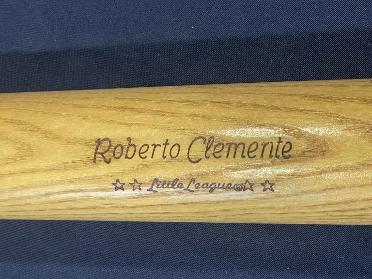 174_Lot_316h_Roberto_Clemente_baseball_bat.jpg