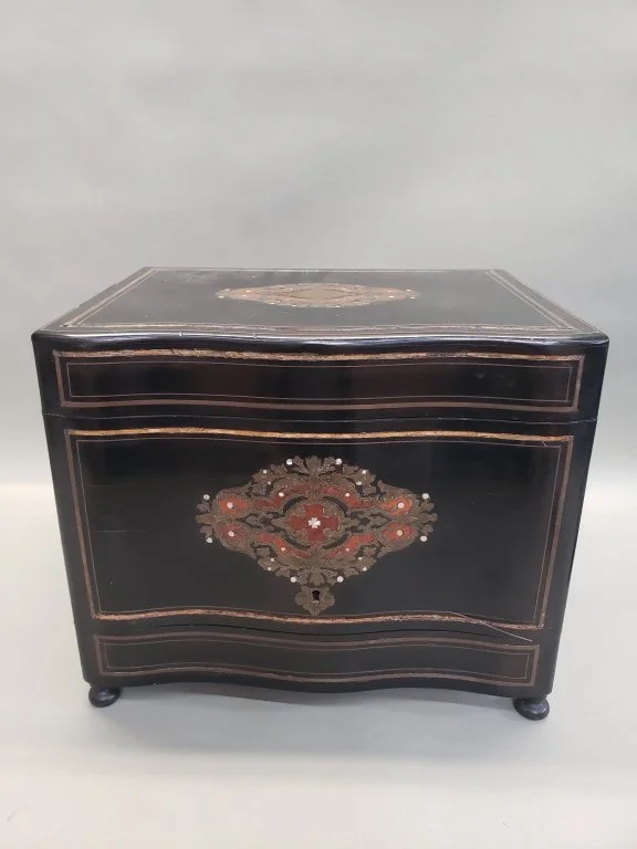 047 - Lot 399 - 19th-century French Napoleon III liquor cellar.jpg