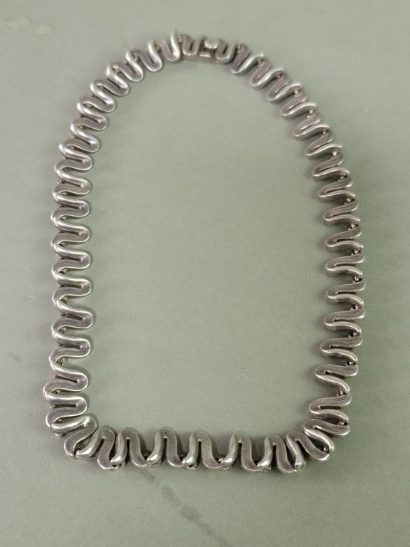 049_Lot_542_Circa_1940's_Mexican_sterling_silver_necklace.jpg
