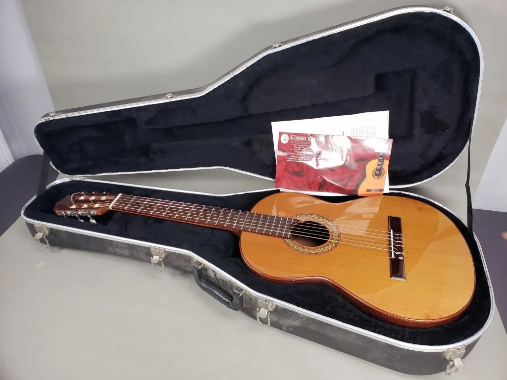 027_Lot_25_Manuel_Rodriguez_e_Hijos_Model_C1_acoustic_guitar_with_hard_case.jpg