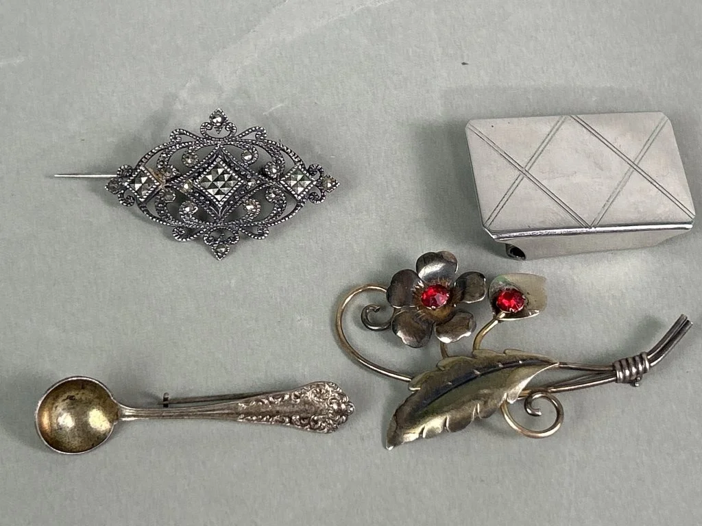 174 - Lot 690 - Pair of 3 sterling brooches and sterling belt.jpg