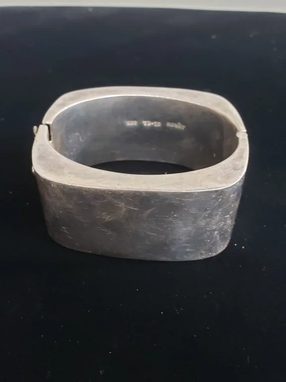 139 - Lot 480 - Sterling silver (Mexico) bangle bracelet.jpg