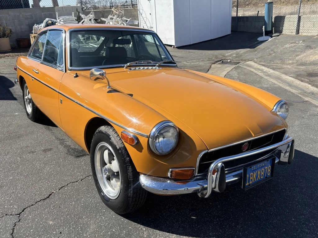 002 - Lot 333c - 1971 MG MGB GT.jpg