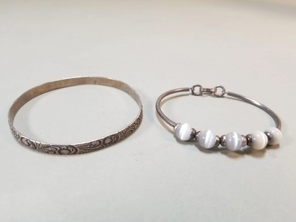 068_Lot_310_Vintage_sterling_bangle_bracelets.jpg