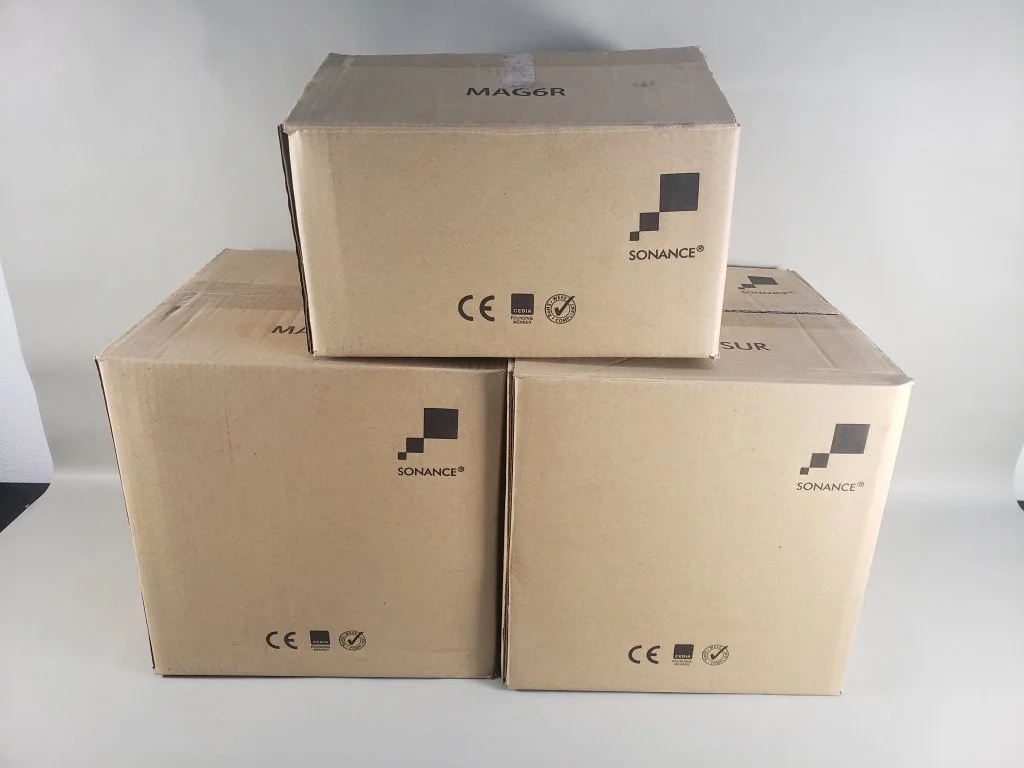 077_Lot_359_3pcs_Sonance_MAG6R_and_MAG6R_SUR_in_ceiling.jpg
