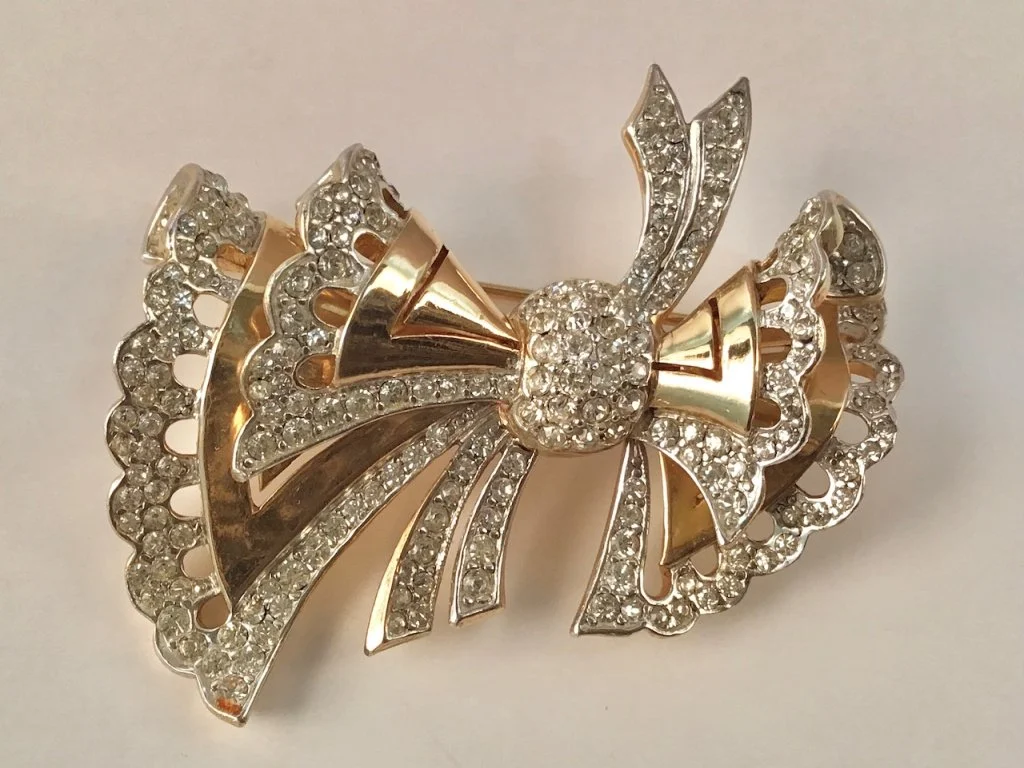 010_Lot_457_Vintage_faux_diamond_bow_motif_brooch.jpg