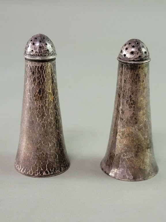 090_Lot_277_Sterling_silver_hand_wrought_salt_and_pepper.jpg