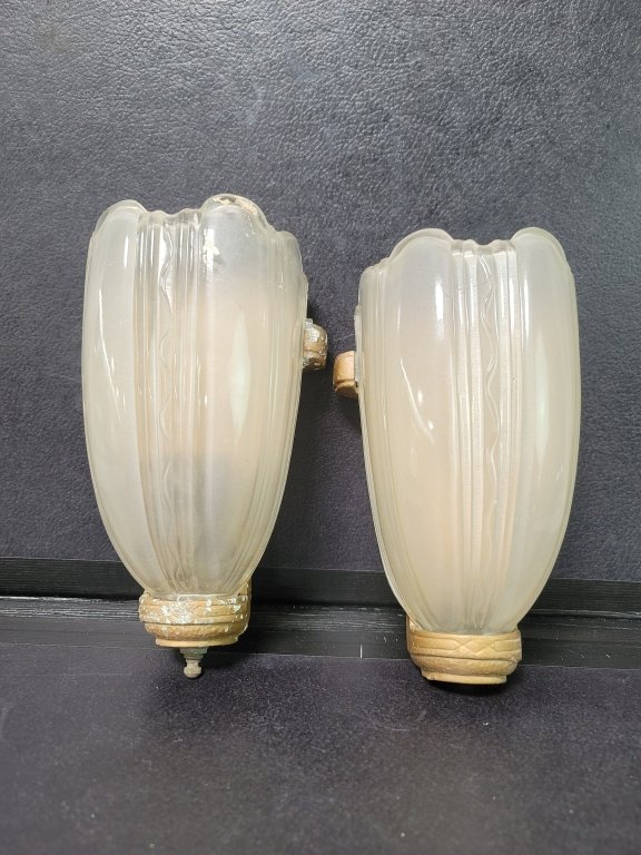 112_Lot_389_Art_Deco_spelter_and_glass_wall_sconces.jpg