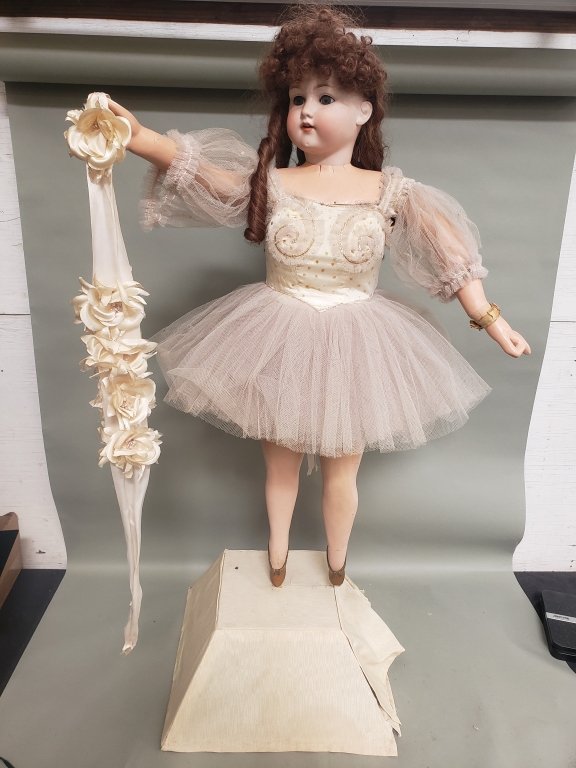 006_Lot_376_Antique_French_musical_ballerina_automaton_doll.jpg