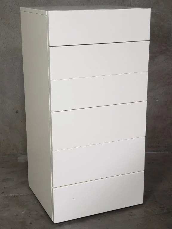 018_Lot_79_Silenia_Italian_white_lacqucered_chest_of_drawers.jpg