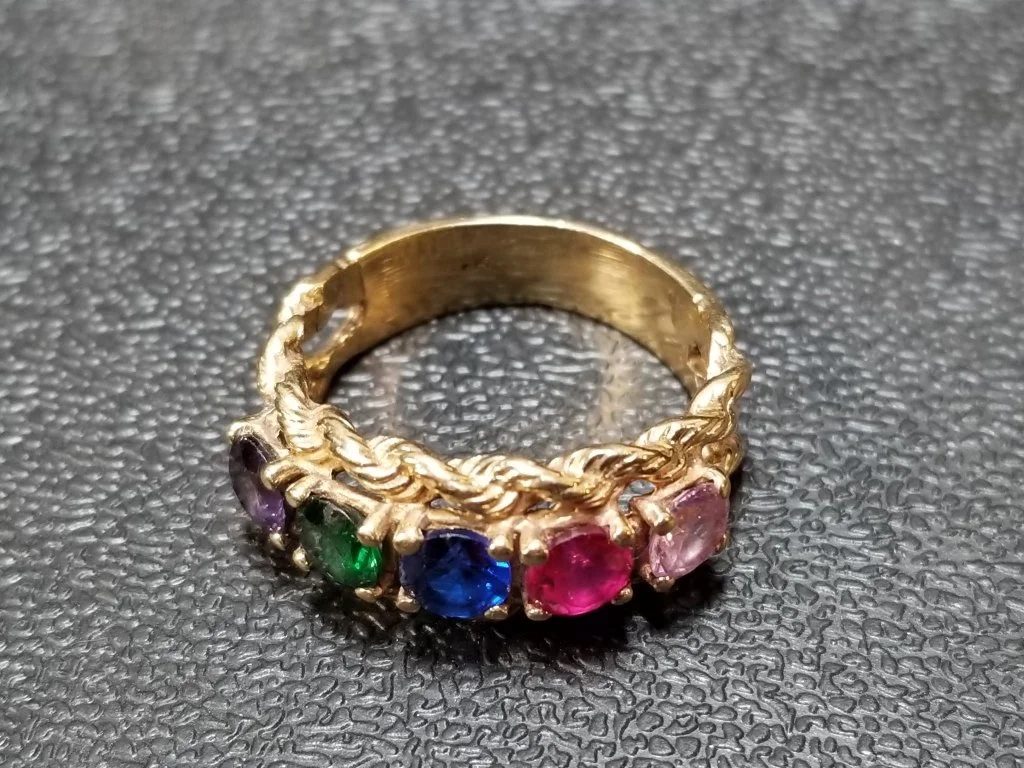 036_Lot_163_14k_gold_ring_with_5_semi_precious_stones.jpg