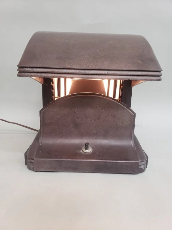 155_Lot_143_Art_Deco_Polaroid_desk_lamp_model_112.jpg