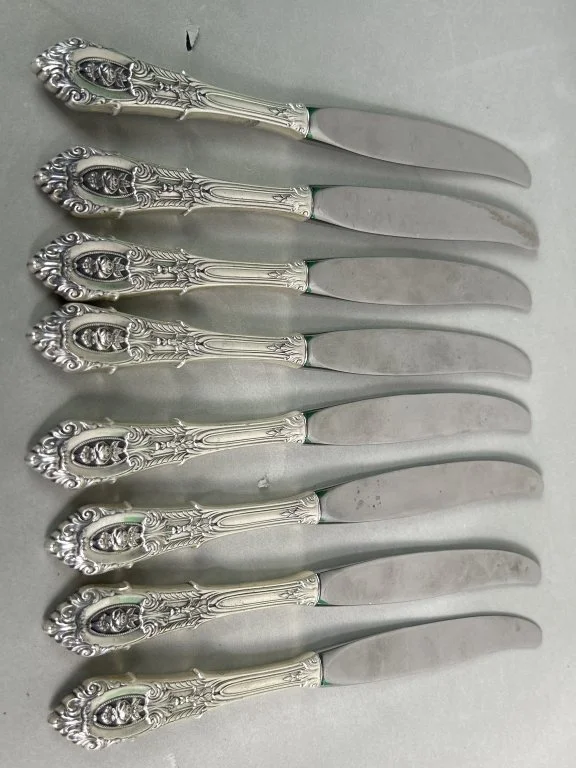 088 - Lot 686 - Group of Wallace sterling silver handle knives.jpg