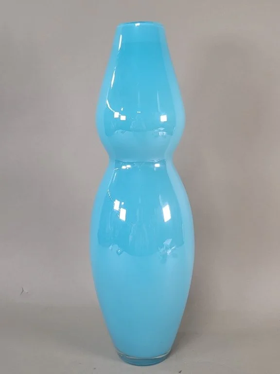 171_Lot_387_Vintage_light_blue_double_gourd_art_glass_vase.jpg